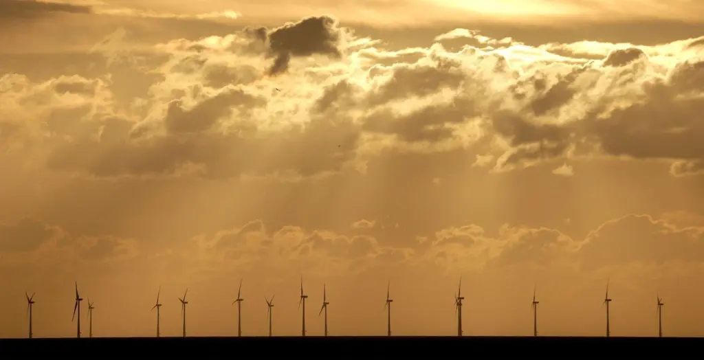 Offshore_windfarm_clouds.jpg