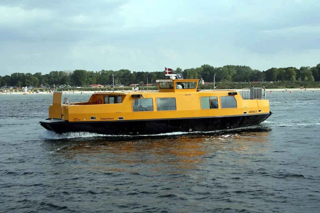 00_42586_SEPT_News_Ferry_Tom