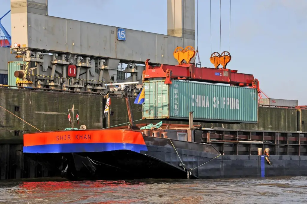 00_42588_SEPT_News_Hamburg
