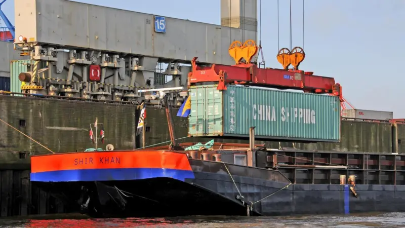 00_42588_SEPT_News_Hamburg