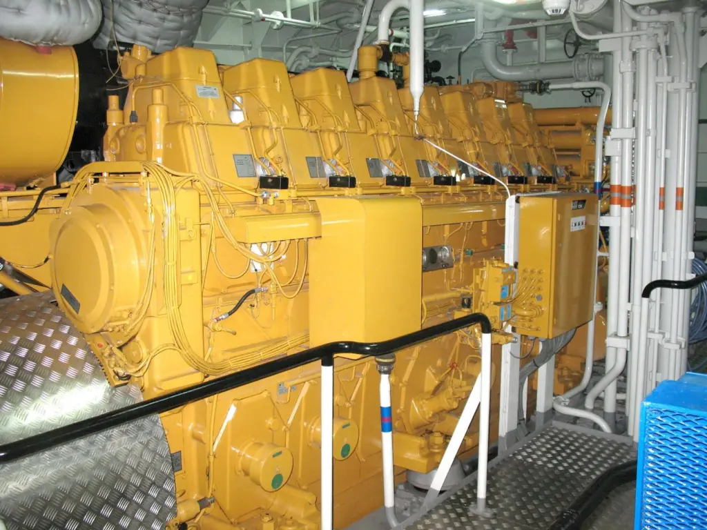 5_-_Main_engine_pt_001.jpg