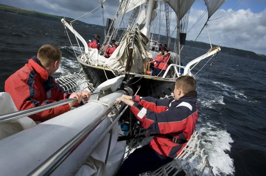 00_42983_MJ_Newsletter_3-12-09_Sea_Cadets