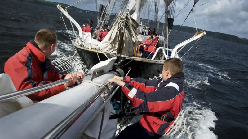 00_42983_MJ_Newsletter_3-12-09_Sea_Cadets