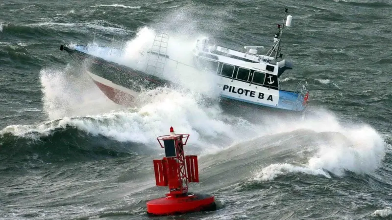 ‘Izurdia’ demonstrates the exceptional seakeeping for which Safehaven craft are well known.