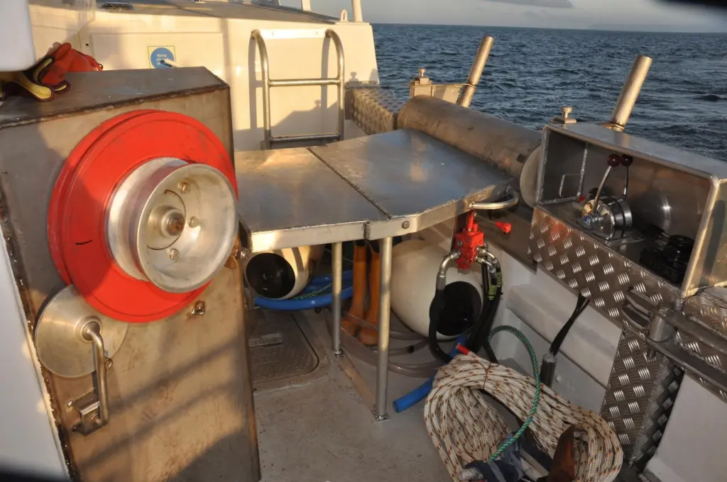 ‘Actinia’ is rigged for creeling on the starboard side of the offset whhelhouse..
