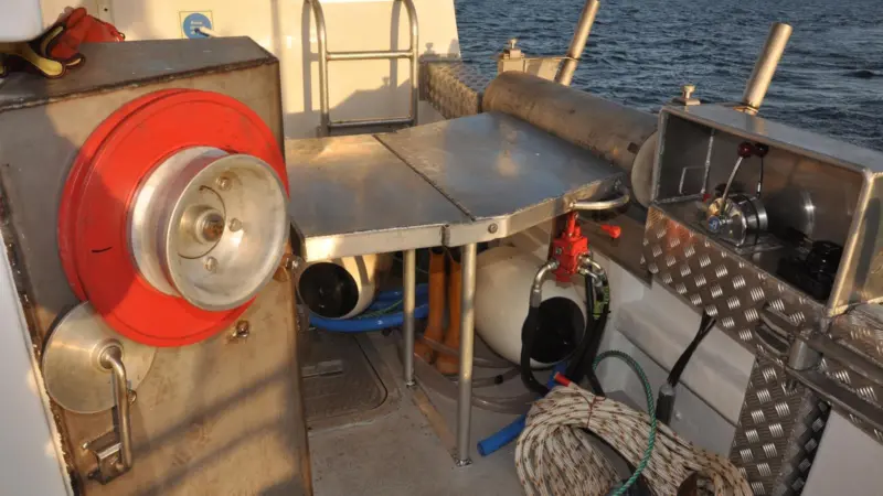 ‘Actinia’ is rigged for creeling on the starboard side of the offset whhelhouse..