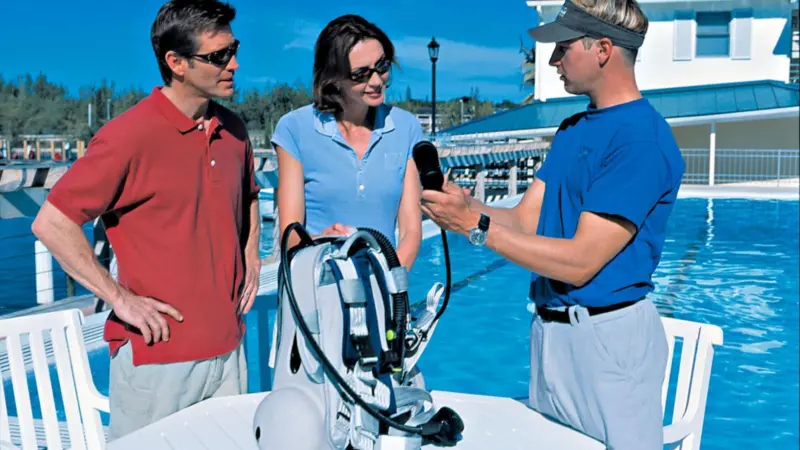 00_43270_FEB-D-and-U-Microdive