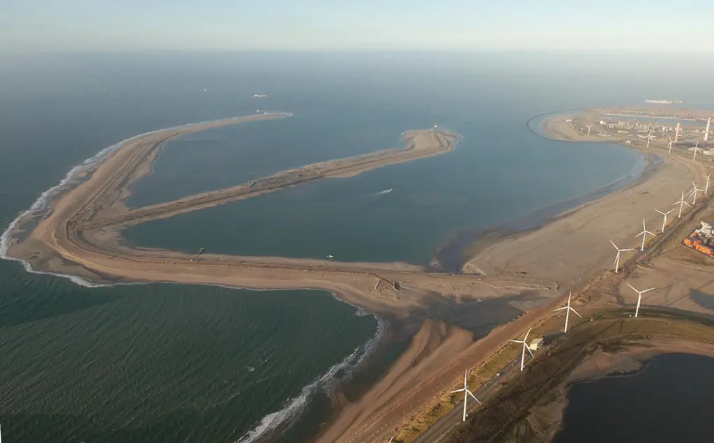 Impressively, the Maasvlakte 2 perimeter has been created and connected to the mainland in under a year.