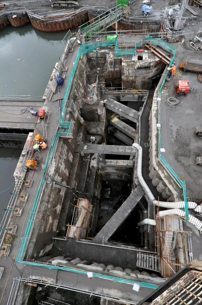 Excavation to bedrock at a depth of 25m on the north side of the Direct Entrance.