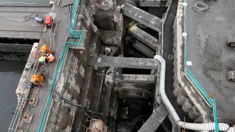 Excavation to bedrock at a depth of 25m on the north side of the Direct Entrance.