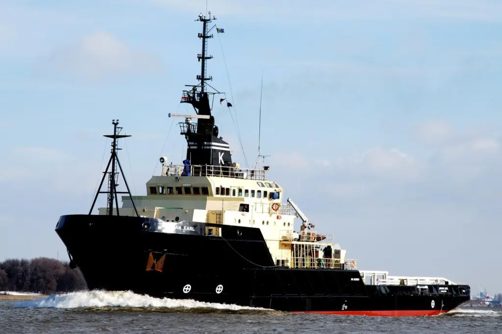 ‘Anglian Earl’ is the fifth and final tug of the Lowestoft fleet to receive the livery of JP Knight.
