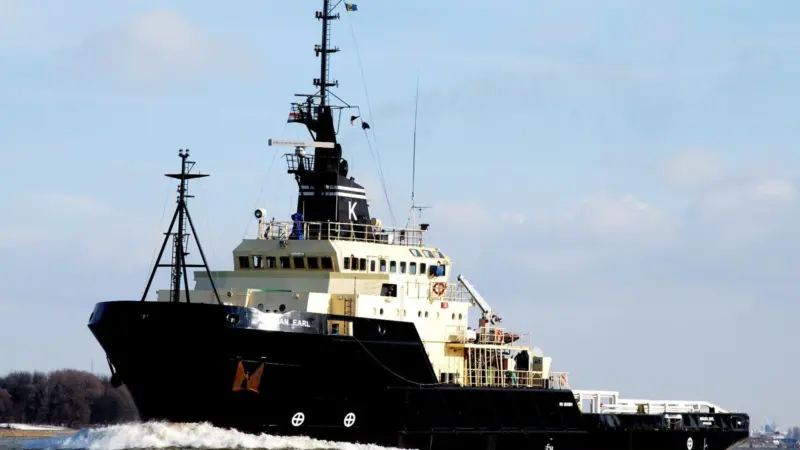 ‘Anglian Earl’ is the fifth and final tug of the Lowestoft fleet to receive the livery of JP Knight.