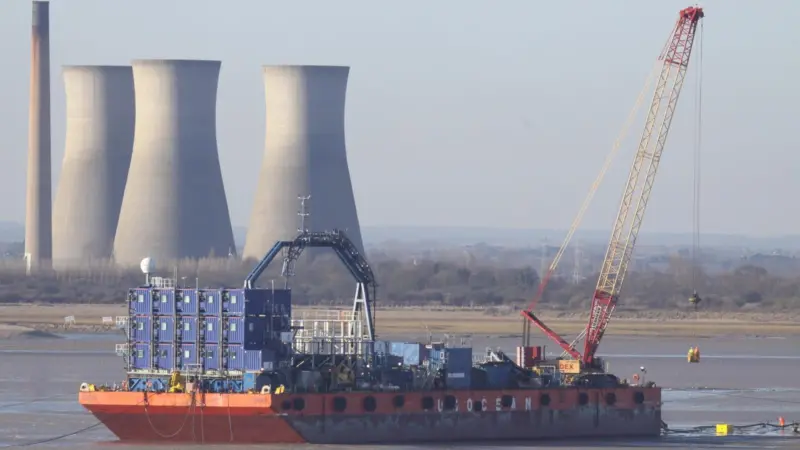 The cable lay barge ‘UR101’ is seen at Pegwell Bay installing the export cable for the Thanet Offshore Windfarm.