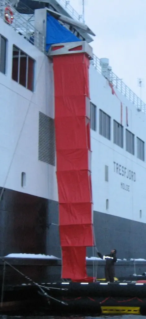 The Lengre chute enables safe and efficient evacuation from heights between 3 and 20 metres.