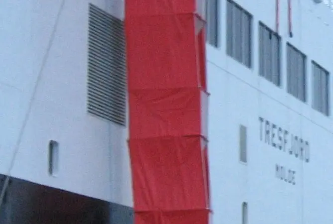 The Lengre chute enables safe and efficient evacuation from heights between 3 and 20 metres.