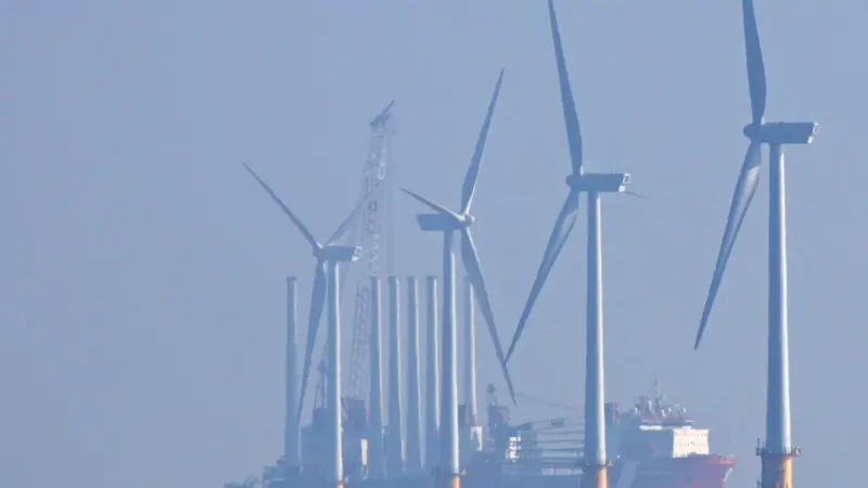 GE’s UK manufacturing facility will produce the new 4MW offshore wind turbine and future generations of GE’s offshore technology. Photo by Peter Barker