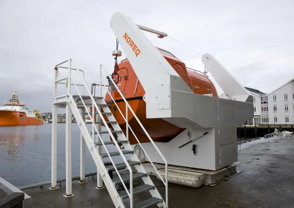 The NPD 6000 ship davit and LBT 525 lifeboat installed at the ResQ training centre.