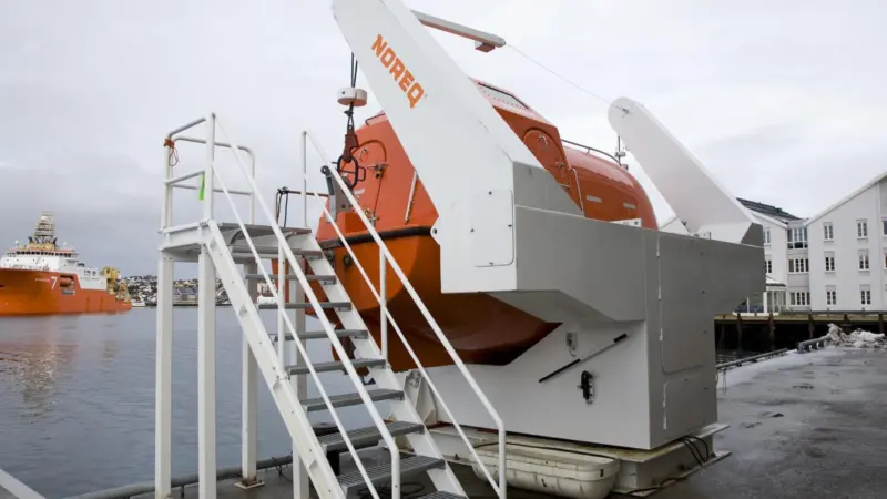 The NPD 6000 ship davit and LBT 525 lifeboat installed at the ResQ training centre.