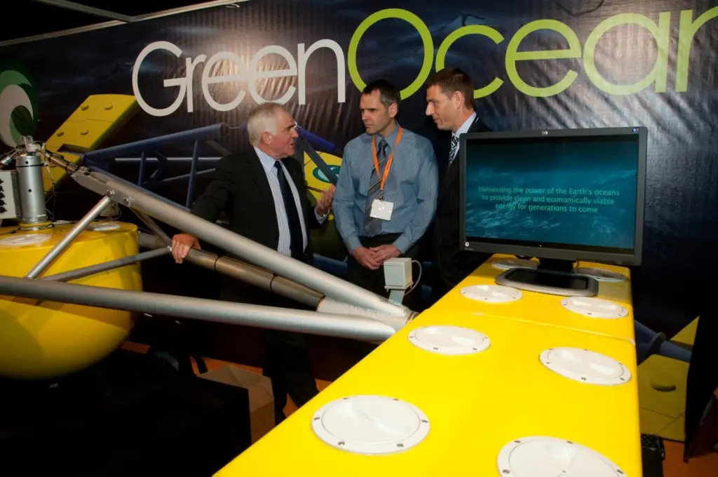 Scotland’s Minister for Energy, Enterprise and Tourism, Jim Mather MSP, visits the Green Ocean stand at All Energy 2009.