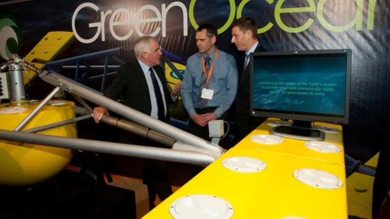 Scotland’s Minister for Energy, Enterprise and Tourism, Jim Mather MSP, visits the Green Ocean stand at All Energy 2009.