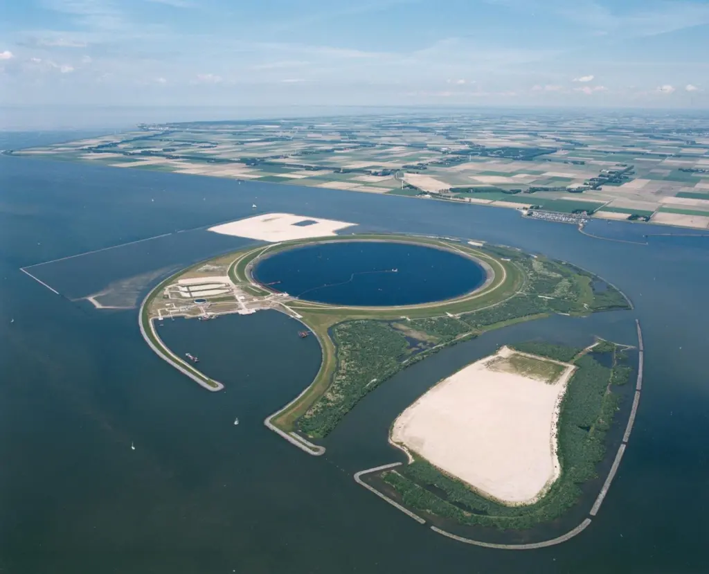 The Confined Disposal Facility at Ketelmeer in the Netherlands is a good example of best practice.