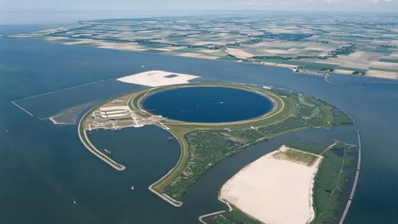 The Confined Disposal Facility at Ketelmeer in the Netherlands is a good example of best practice.