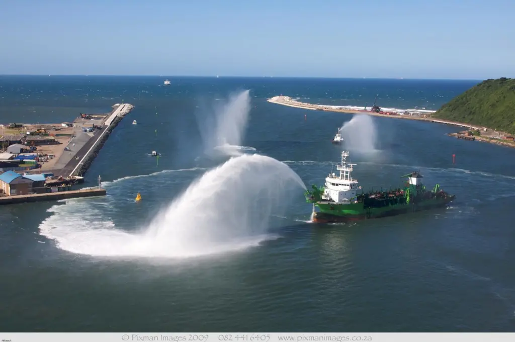DEME rebuilt one breakwater at Durban and strengthened another.