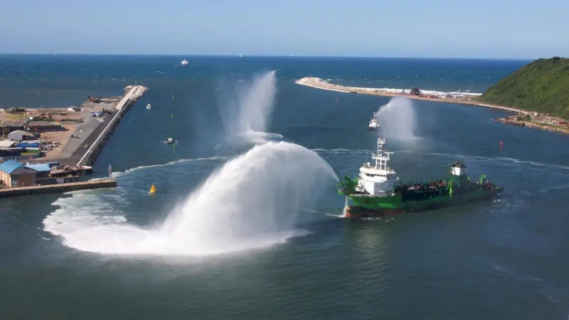DEME rebuilt one breakwater at Durban and strengthened another.