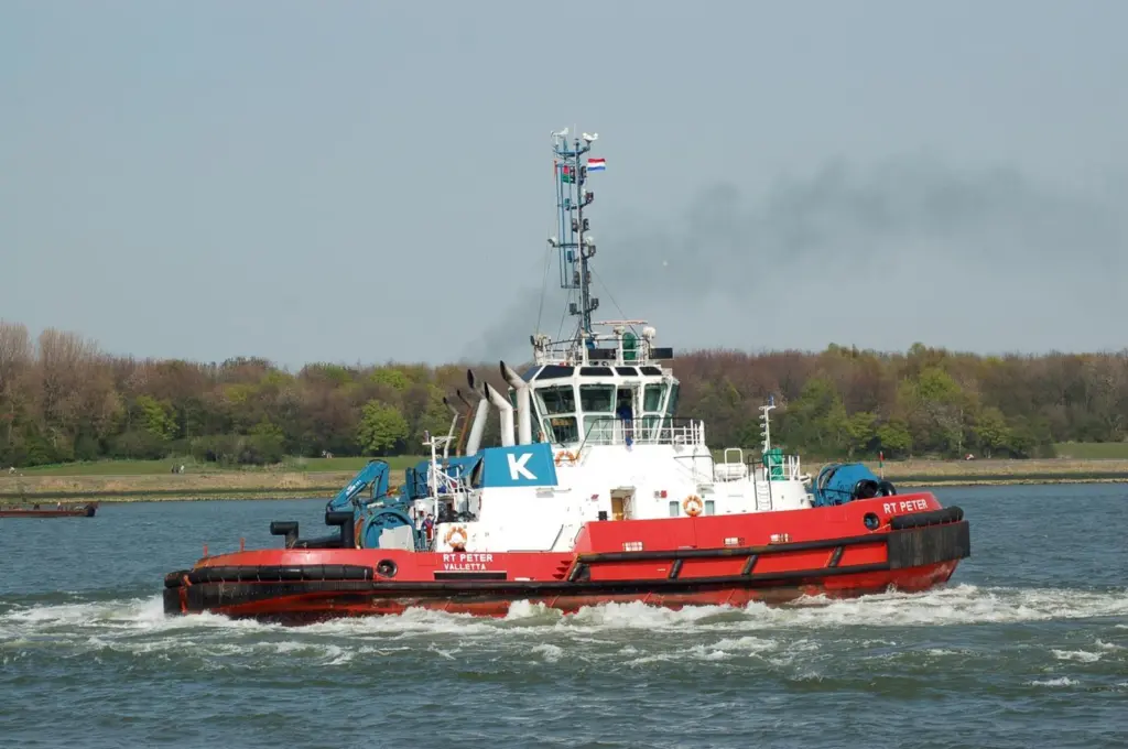 ‘RT Peter’ shows off for the camera on route to Bremerhaven (photo L A vd Meijden)