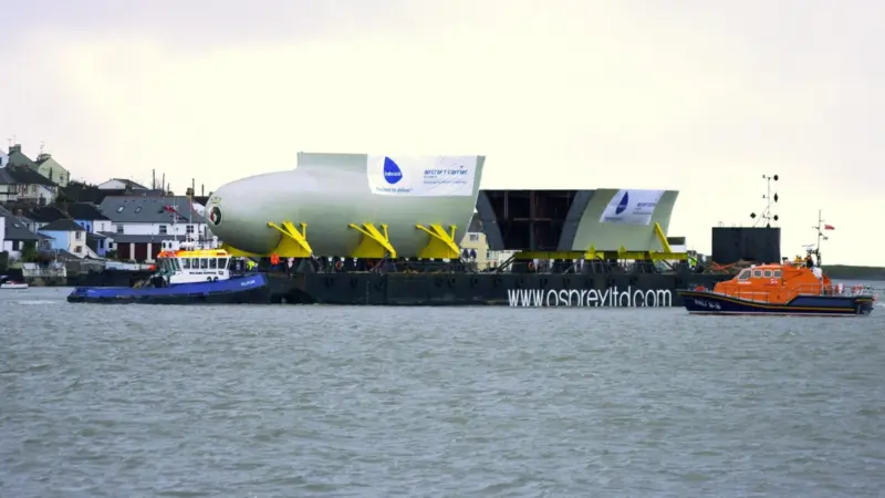Barge ‘Osprey Carrier’ leaves Appledore with two major sections for the hull of HMS Queen Elizabeth.