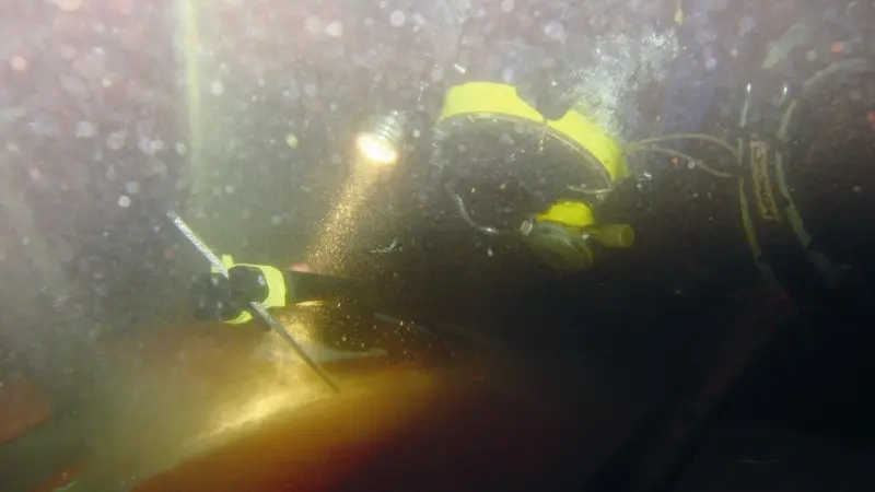 The Hydrex range of flexible mobdocks can also be used to help the diving team perform many repairs that would otherwise require a dry working environment.
