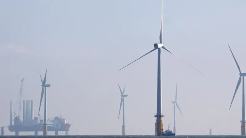 The report's central scenario envisages generating enough offshore renewable energy to meet total UK electricity demand in 2050, allowing the UK to export the 50% it could not use to Europe, becoming a net exporter of electricity. Photo by Peter Barker.