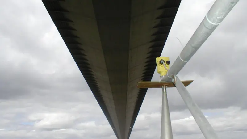 VEGAPULS 68 units have been installed on the Humber Bridge to provide data to both the harbour office and local environment agency to ensure the safety of ship movements and the monitoring of river levels. Photo: VEGA Controls Ltd