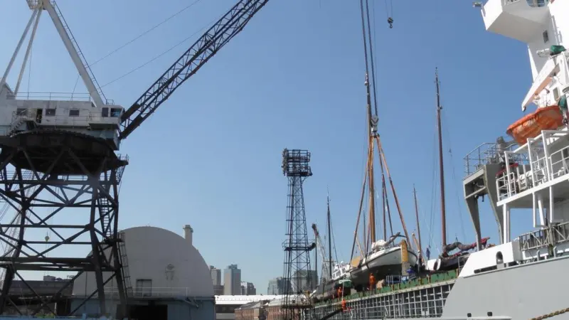 TT Club, in collaboration with ICHCA International, has issued new guidelines on safe slinging of cargo on and off vessels.