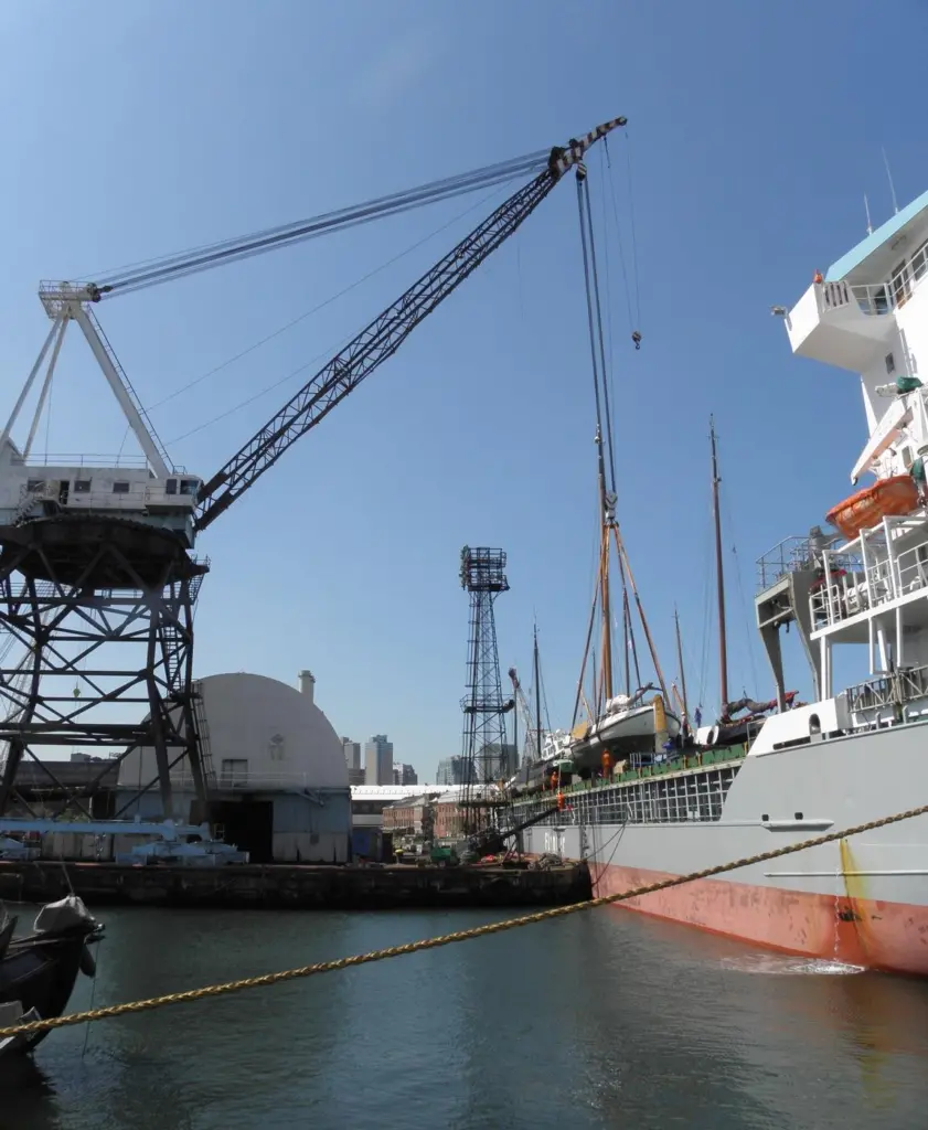 TT Club, in collaboration with ICHCA International, has issued new guidelines on safe slinging of cargo on and off vessels.