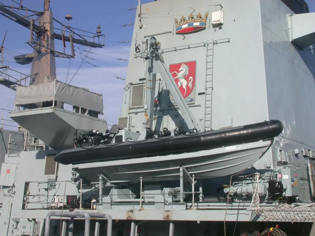 Houlder’s bespoke davit design enables the Royal Navy Type 22 and Type 23 frigates to deploy four different military RIB variants, including the latest Pacific 24, in heavy seas.