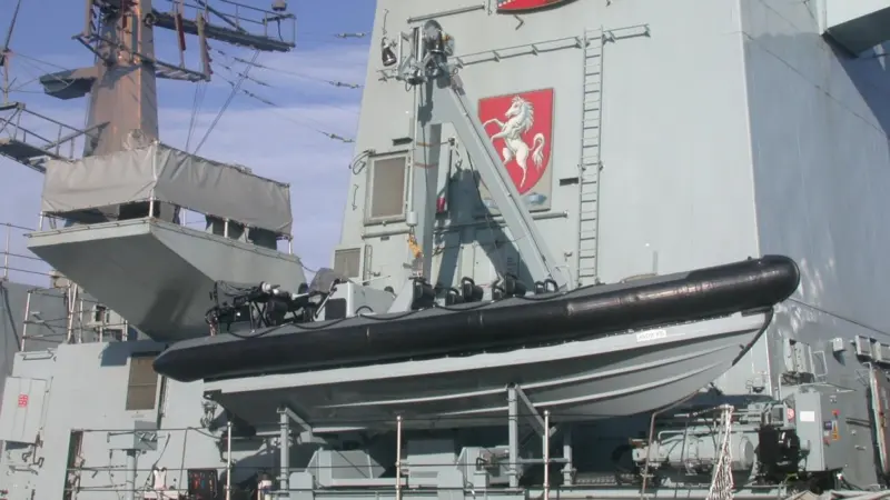 Houlder’s bespoke davit design enables the Royal Navy Type 22 and Type 23 frigates to deploy four different military RIB variants, including the latest Pacific 24, in heavy seas.
