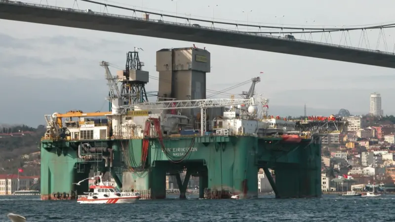 Kongberg’s DPS 4D provided continuous, accurate position data during the transit of the Bosphorus Strait.