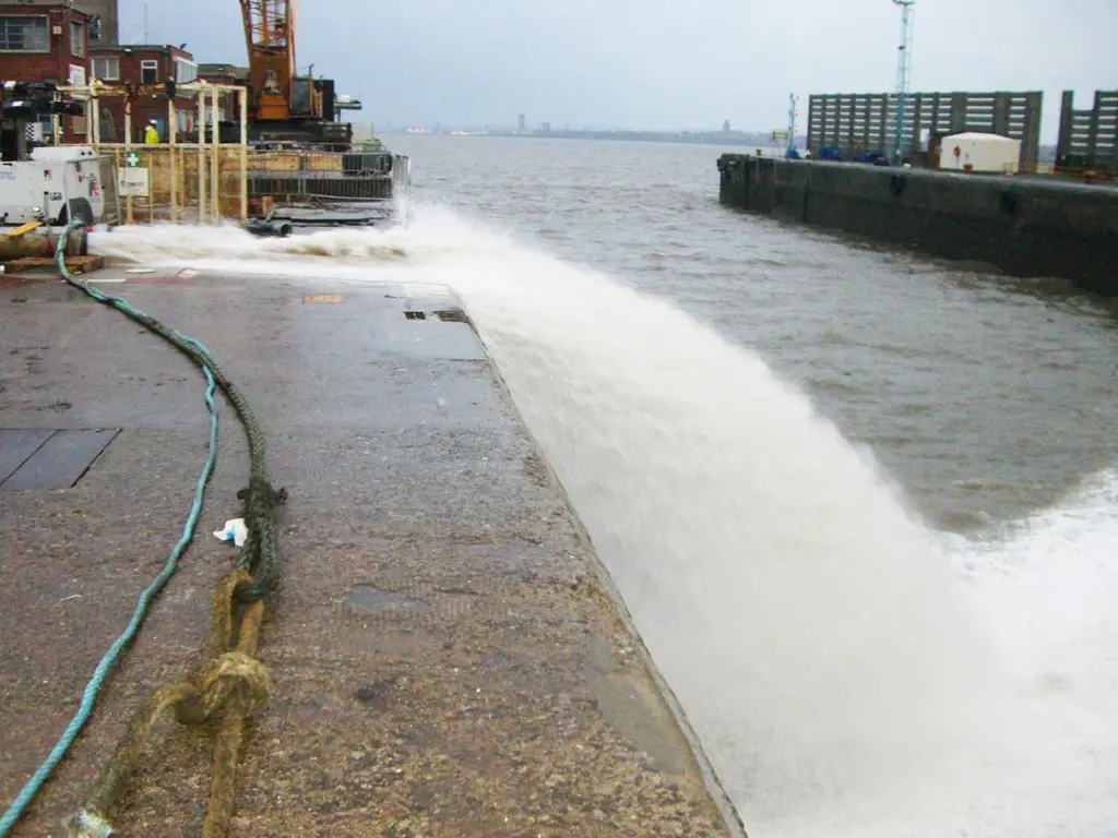 In order to limit the amount of time for which the lock was out of service, and to cater for variations in the tides around the dock, the time available for each of the emptying and filling operations was to be completed in less than three hours.