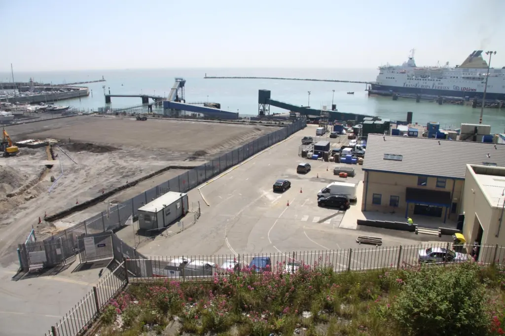 Port Ramsgate (Ramsgate Royal Harbour extreme left). Left of centre is the site of the operations and maintenance base for London Array. Right of centre is Vattenfall’s Thanet Offshore wind farm site with the newly built block in the centre. Pho...