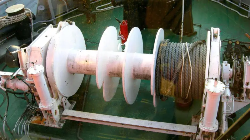 The winch is of a particularly durable construction.