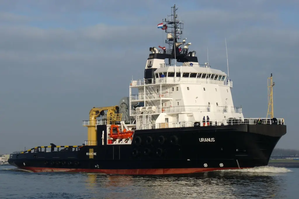 The 24,500 hp, 280 tons bollard pull ‘Uranus’ is one of the latest additions to the Harms fleet. (Photo courtesy R Hoffmann)