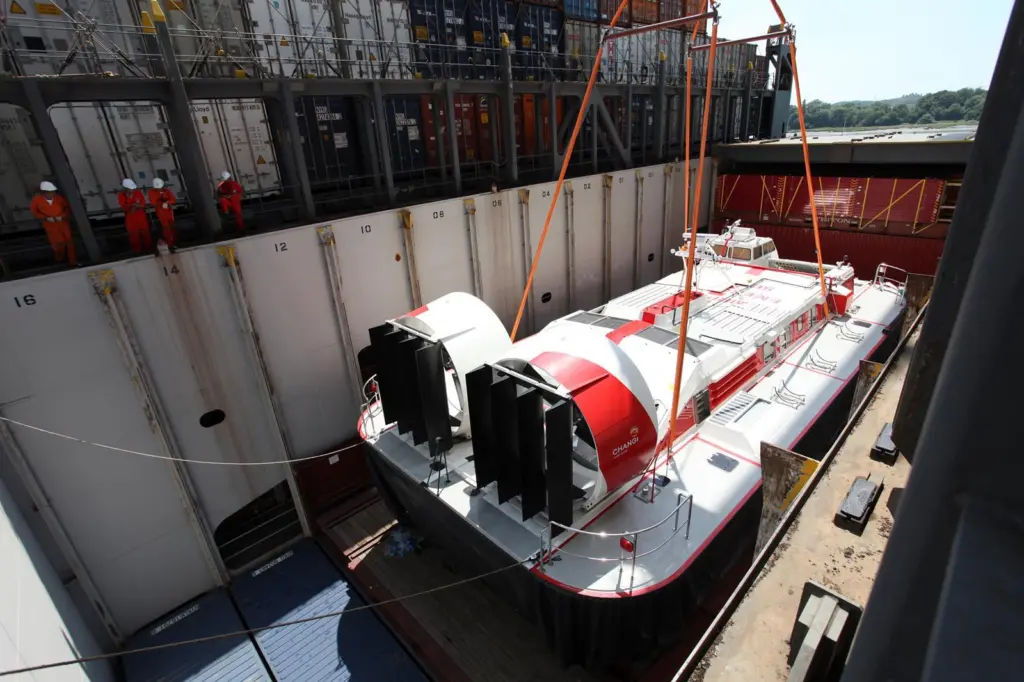 The Griffon 8000TD is moved from dock to container ship NYK Oceanus in a 60 minute operation.