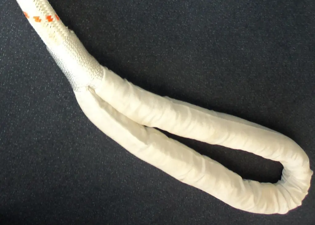 The A3 splice design is less prone to the effect of abrasion on vulnerable areas of the splice covering, thus providing a longer lasting rope.