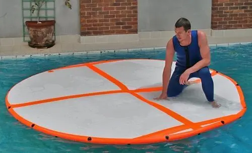 The Sea Leaf doesn’t replace lifejackets but keeps evacuees out of the water, which can increase survival rates by up to a week.