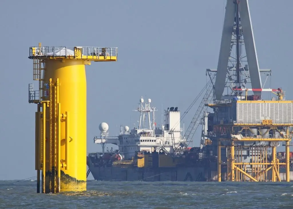 The study by energy business analysts Douglas Woodward concludes that 2,200 divers will be required for offshore wind farm development in Europe over the next six years. Photo by Peter Barker.
