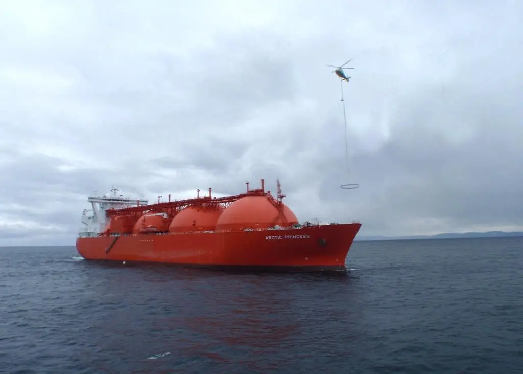 The ShipArrestor trial underway with drifting LNG tanker 'Arctic Princess'.