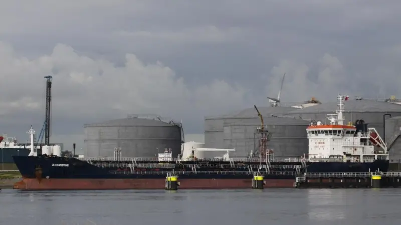 The new bunkering facility will be in an area which comes under control of the London VTS coverage, with extensive radar, communication and weather monitoring facilities. Photo by Peter Barker