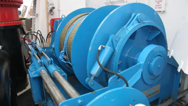 The main winch has hydraulically operated spooling gear.