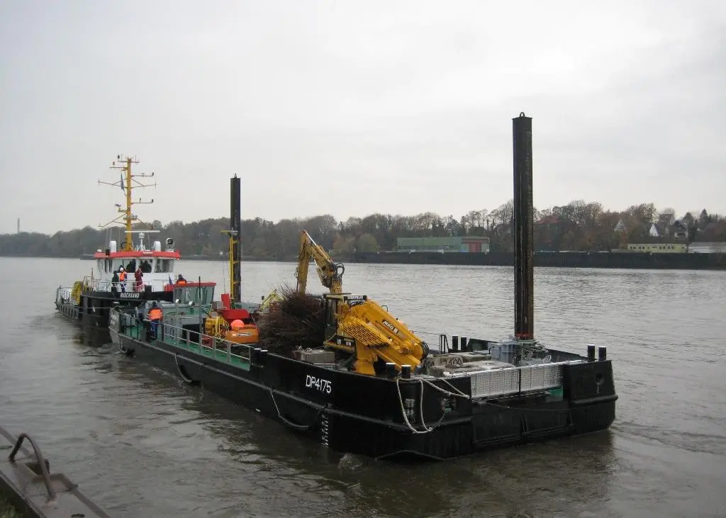 Ruschsand is seen participating in marine construction works on the River Weser with barge DP 4175.